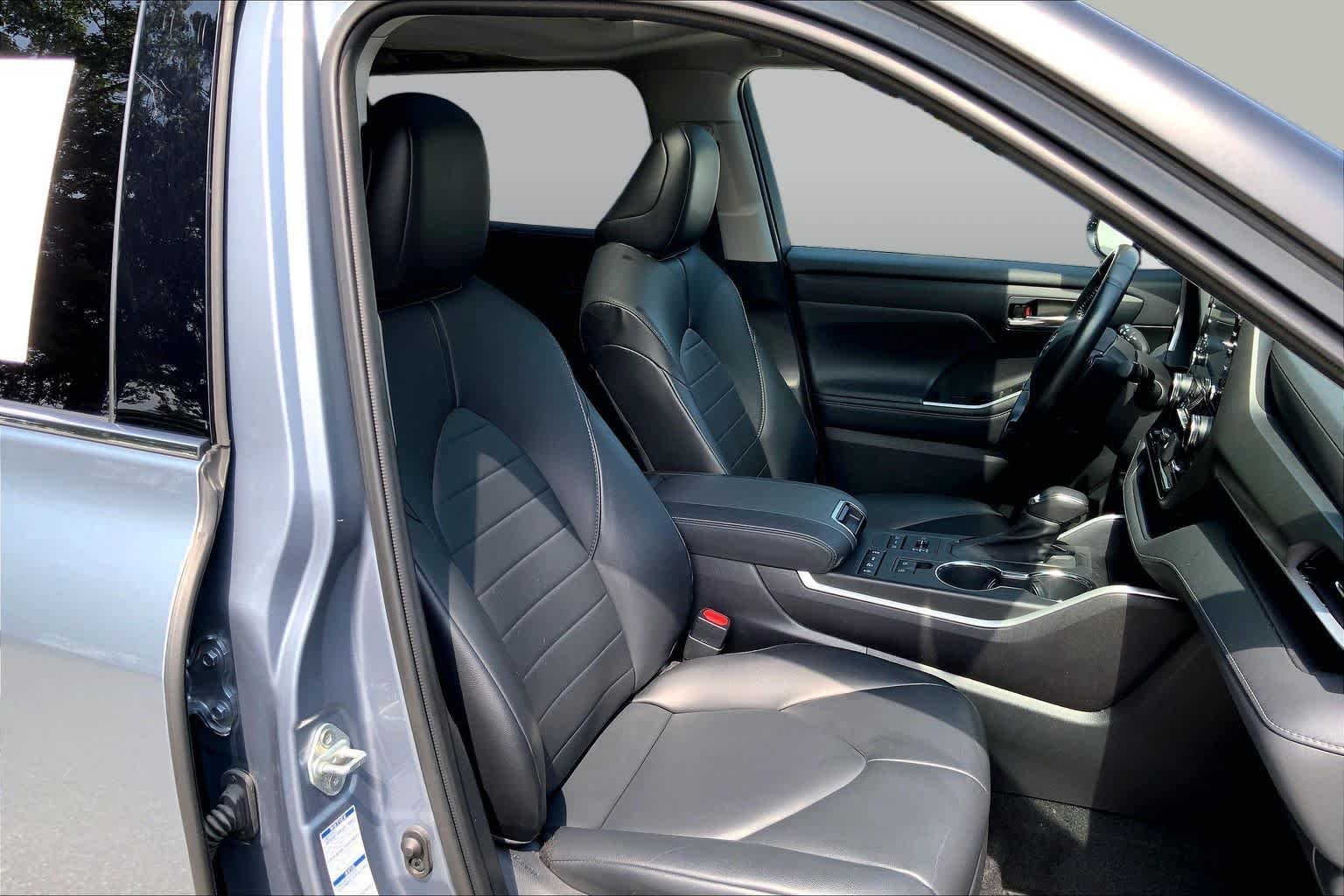 Used 2021 Moon Dust Toyota XLE image 8