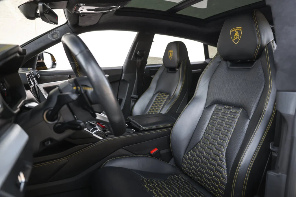 Used 2019 Yellow Lamborghini Base image 22