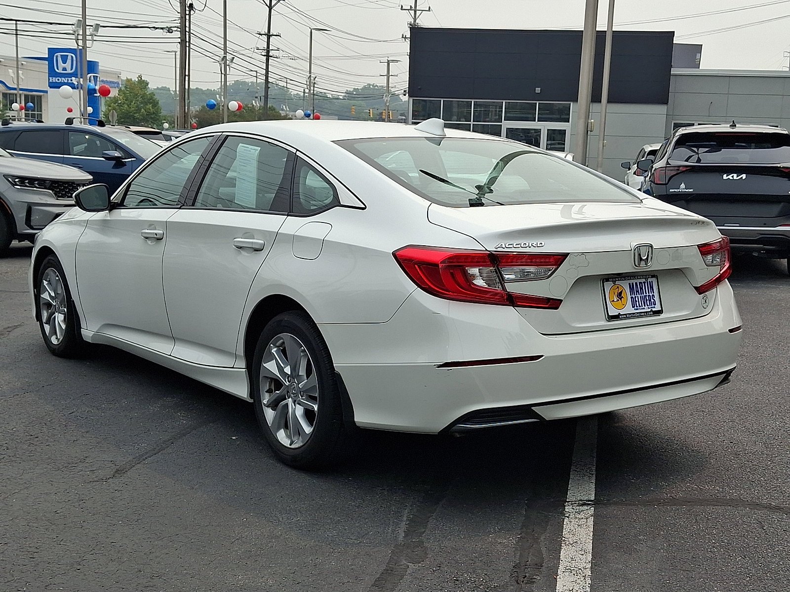 Certified Used 2018 Platinum White Honda LX 1.5T image 3
