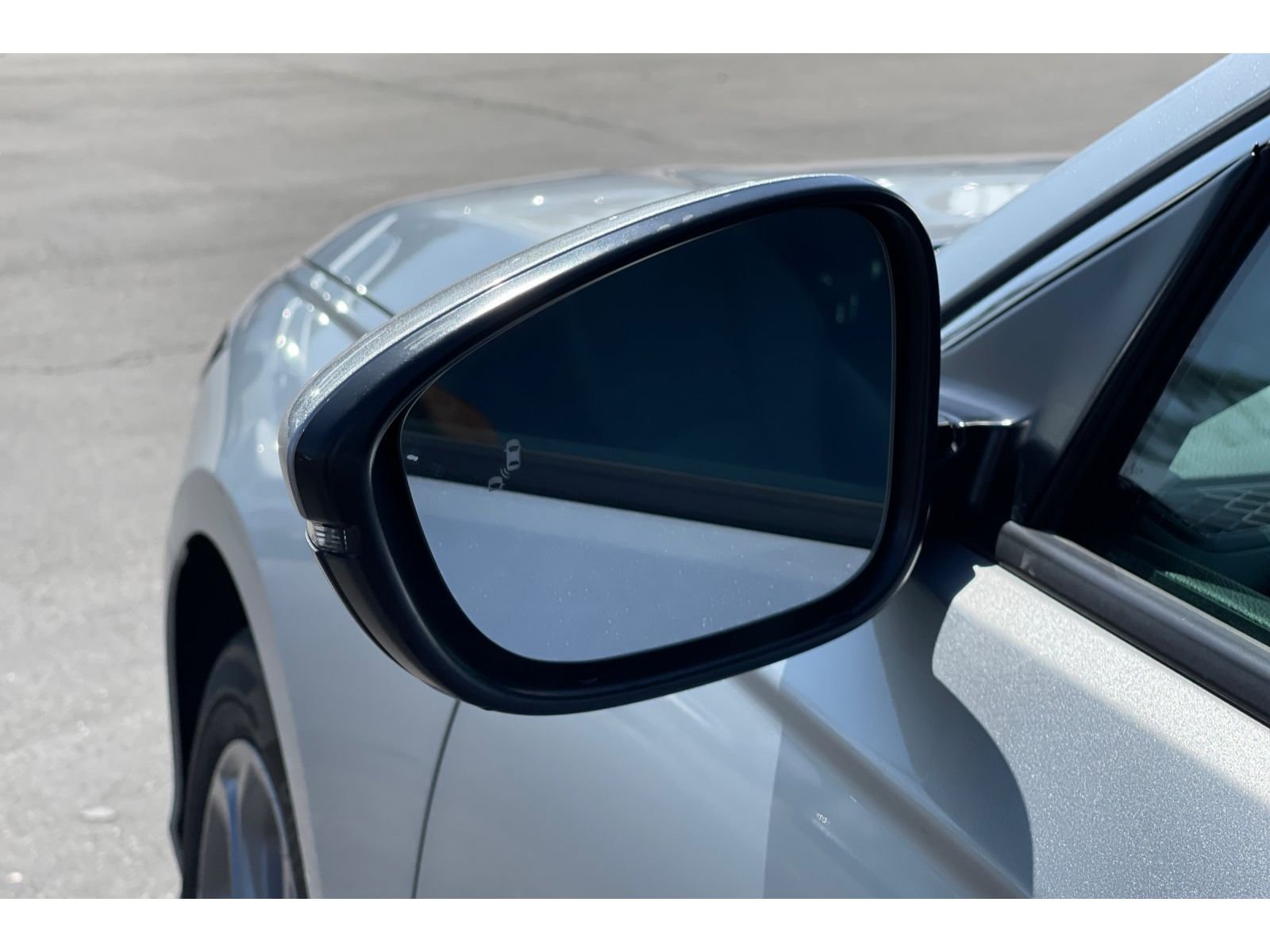 Used 2025 Solar Silver Metallic Honda EX-L image 11