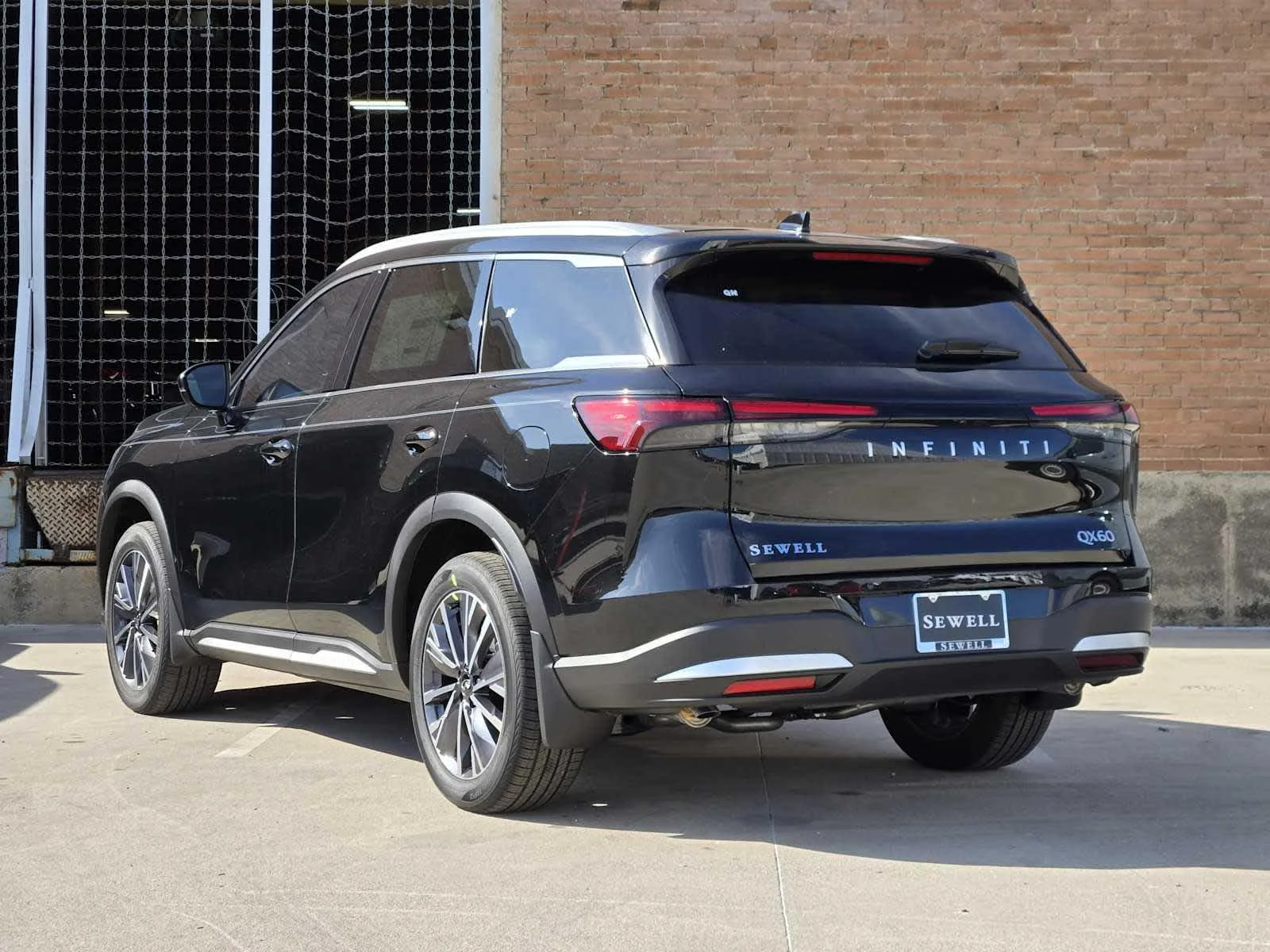 Certified Used 2026 Mineral Black INFINITI LUXE image 5