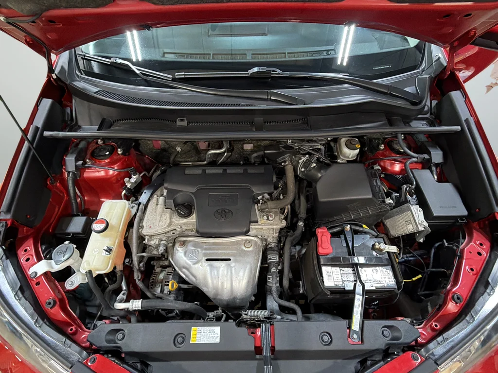 Used 2015 Red Toyota XLE image 36