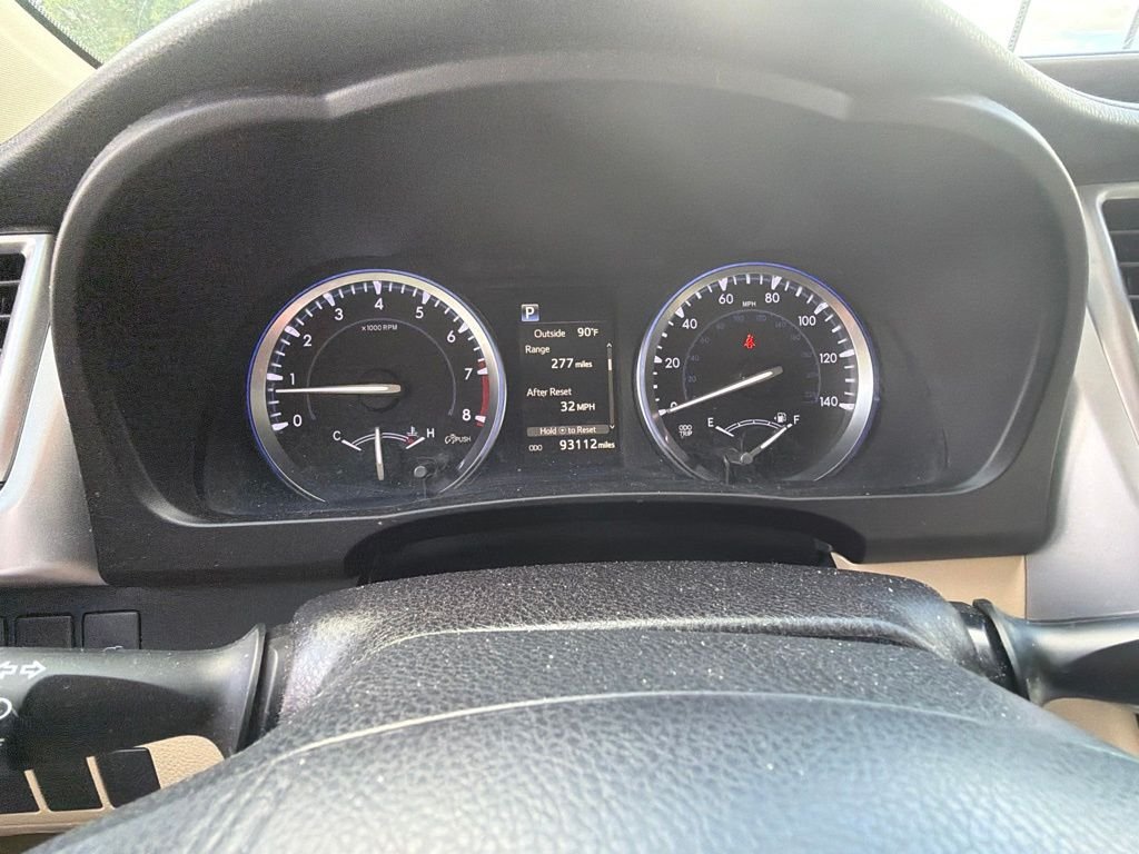 Used 2017 White Toyota XLE image 14
