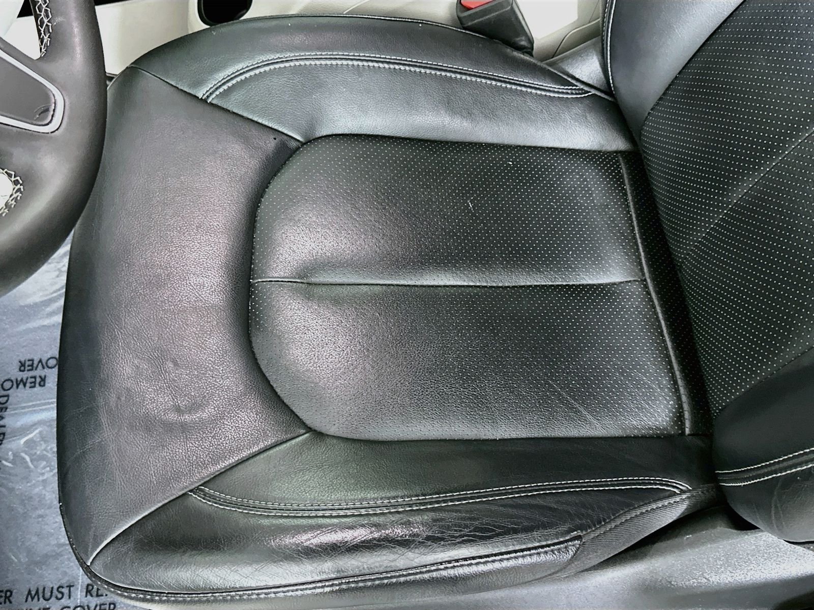 Used 2022 Brilliant Black Crystal Pearlcoat Chrysler Touring L image 17