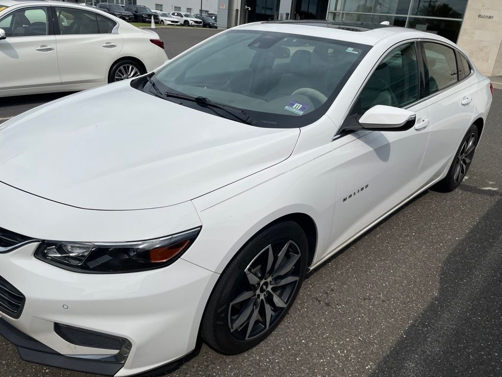 Used 2017 Summit White Chevrolet LT image 1
