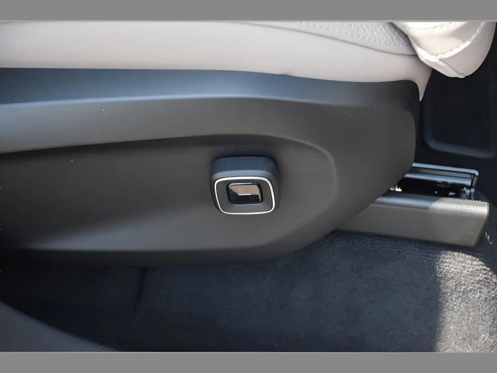 2026 Volvo EX90 Ultra - Photo 32