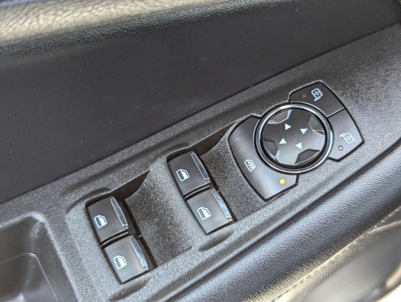 Used 2022 Silver Metallic Ford SE image 23