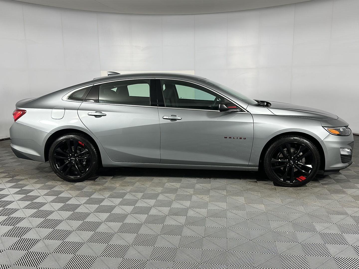 Used 2024 Sterling Gray Metallic Chevrolet LT image 9