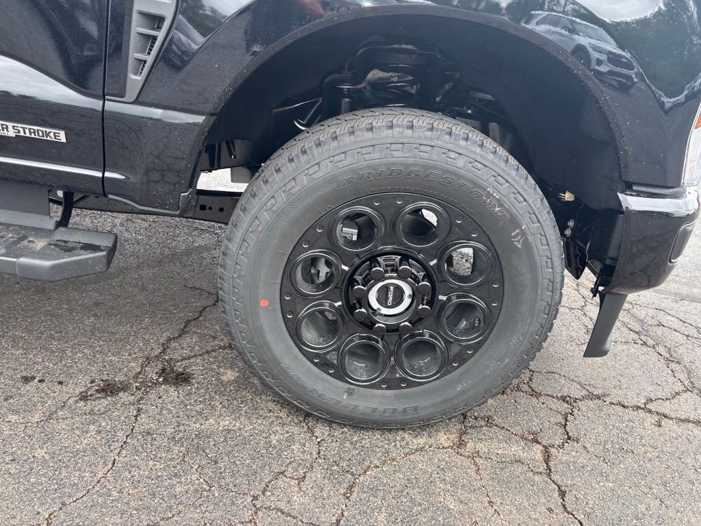 New 2027 Agate Black Metallic Ford F-350® XLT image 12