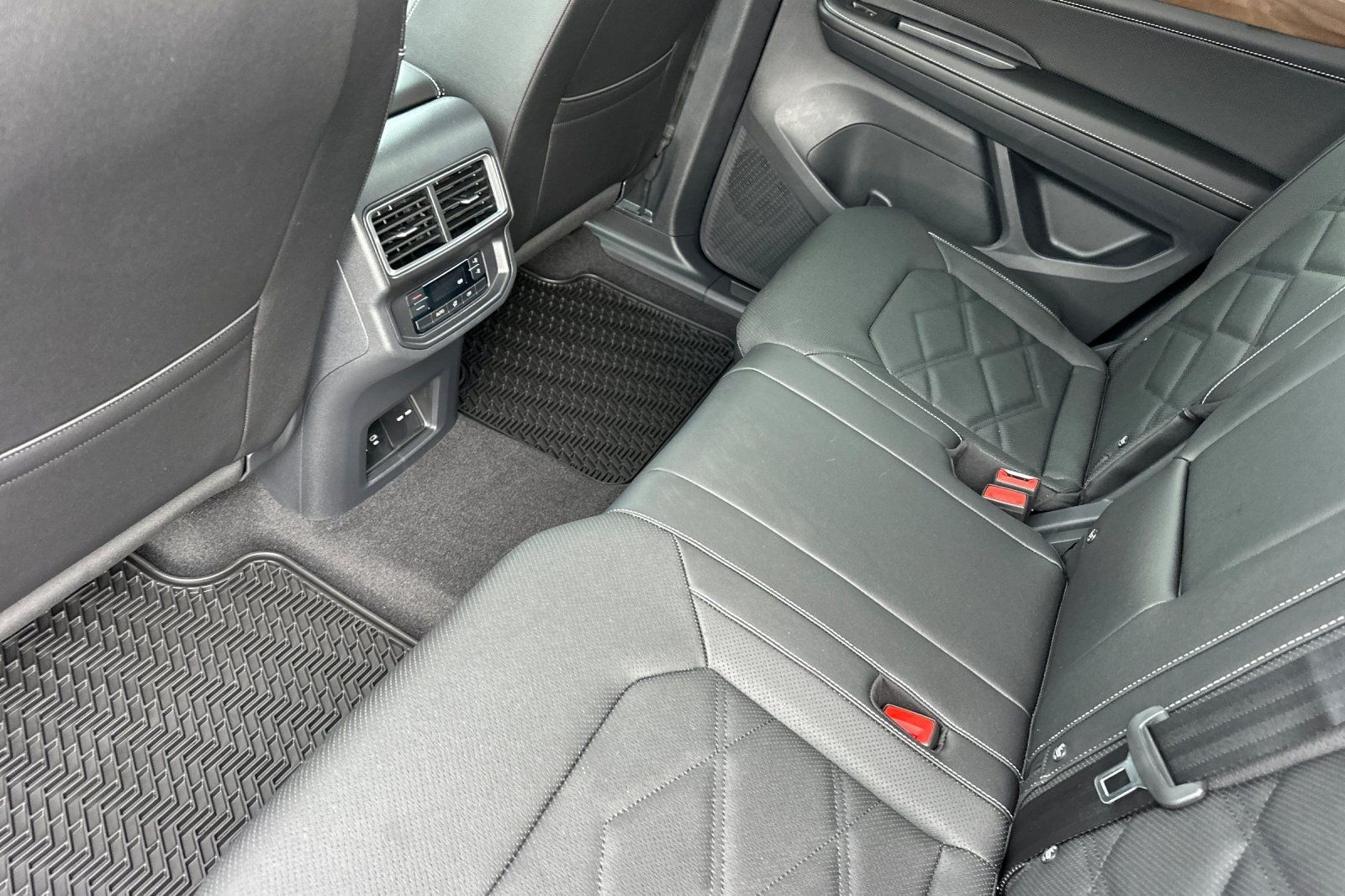 New 2026 White Volkswagen 2.0T SE w/Technology image 11