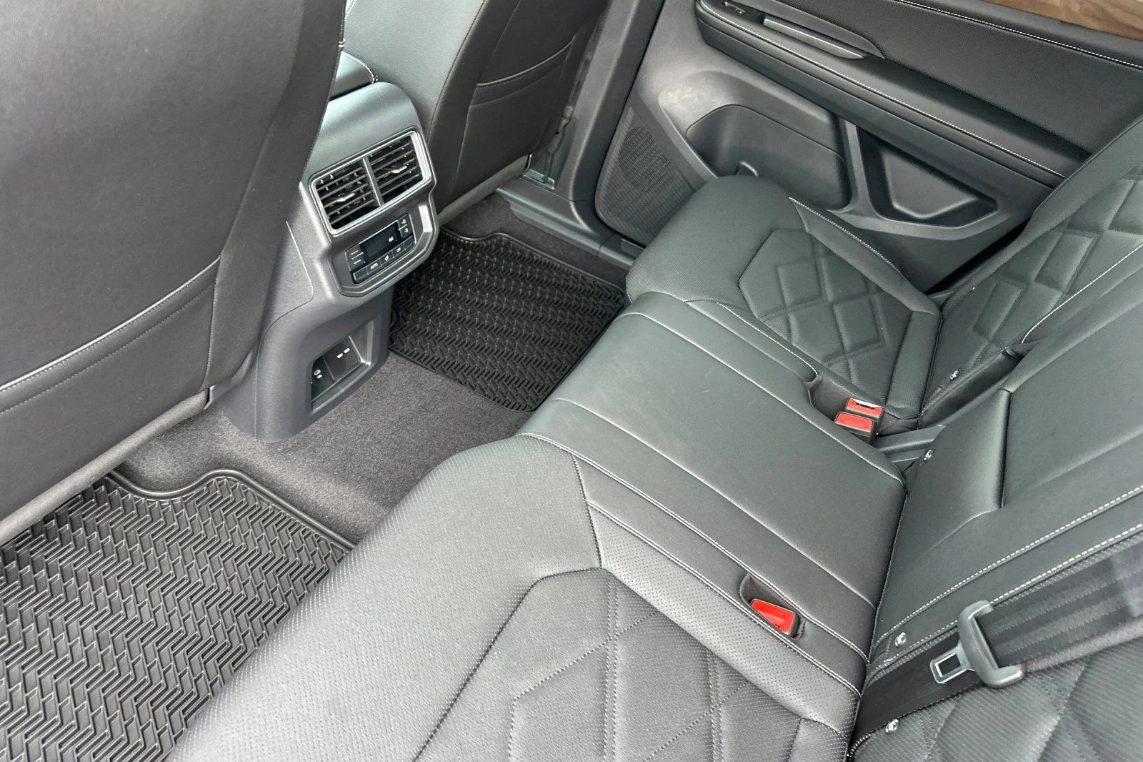 2026 Volkswagen Atlas SE w/Tech - Photo 11