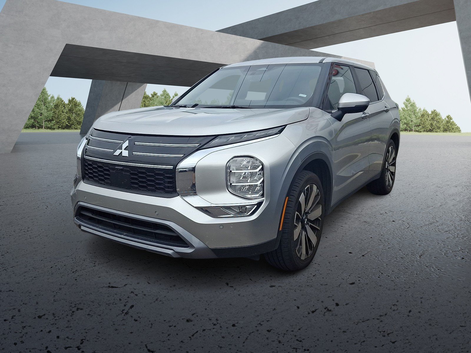 Used 2025 Silver Mitsubishi SE image 2