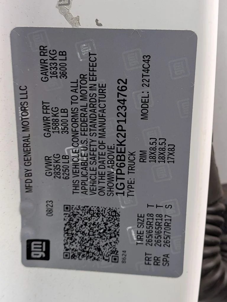 Used 2023 White GMC Elevation image 24