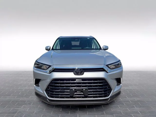 Used 2025 Silver Toyota XLE image 2