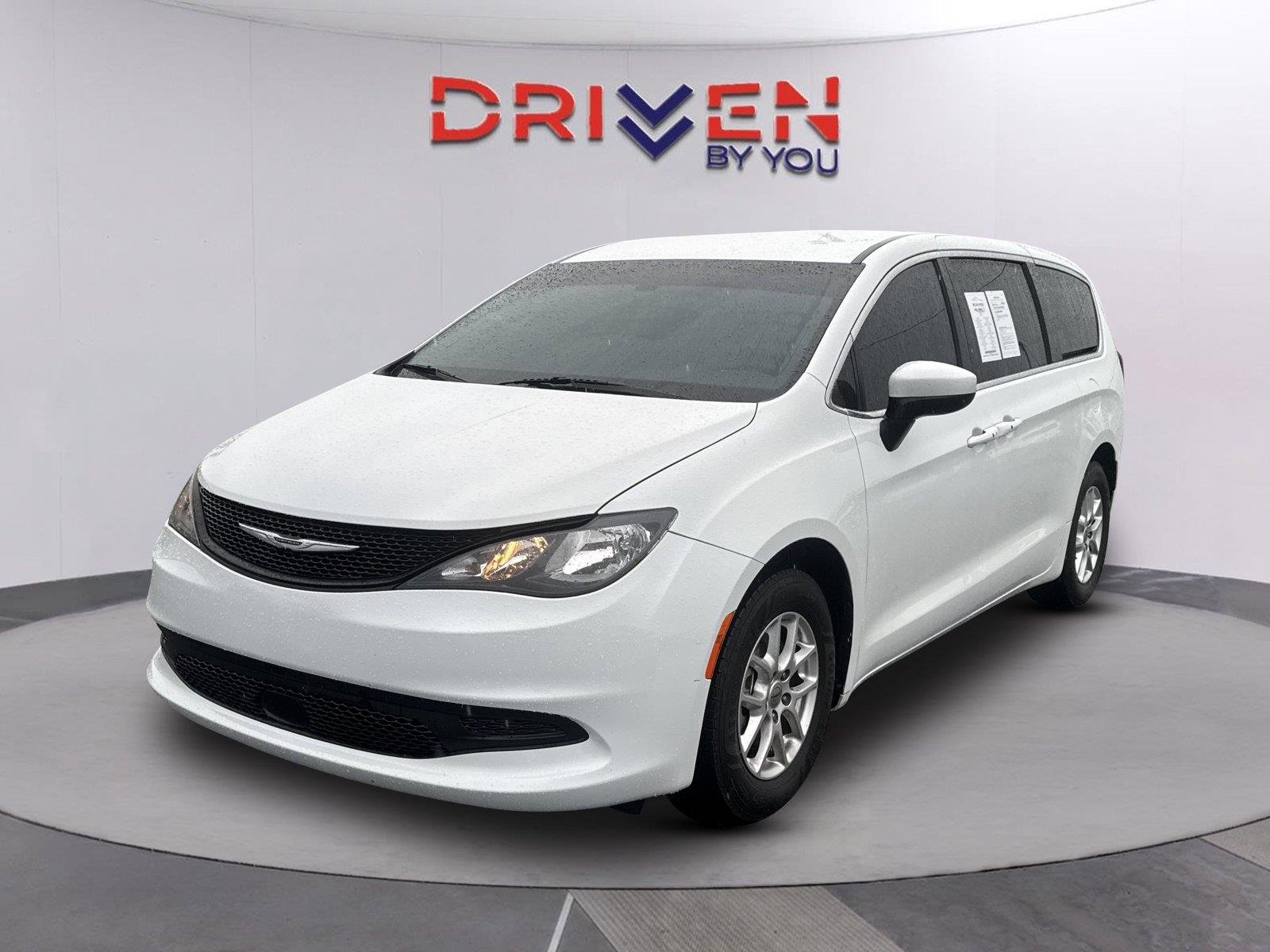 Used 2022 Bright White Clearcoat Chrysler LX image 8