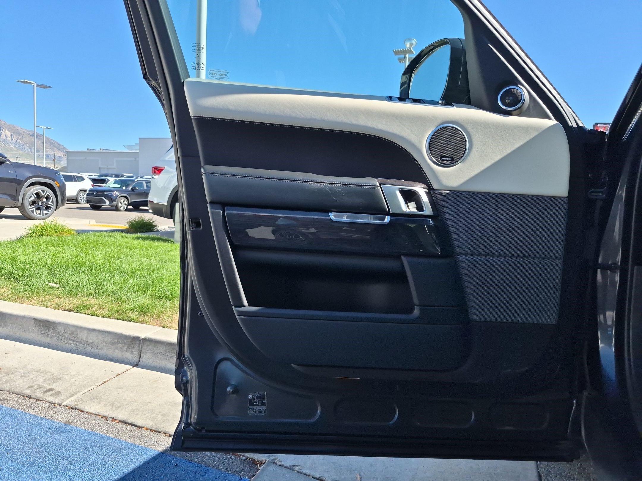 Used 2021 Santorini Black Metallic Land Rover Autobiography image 11