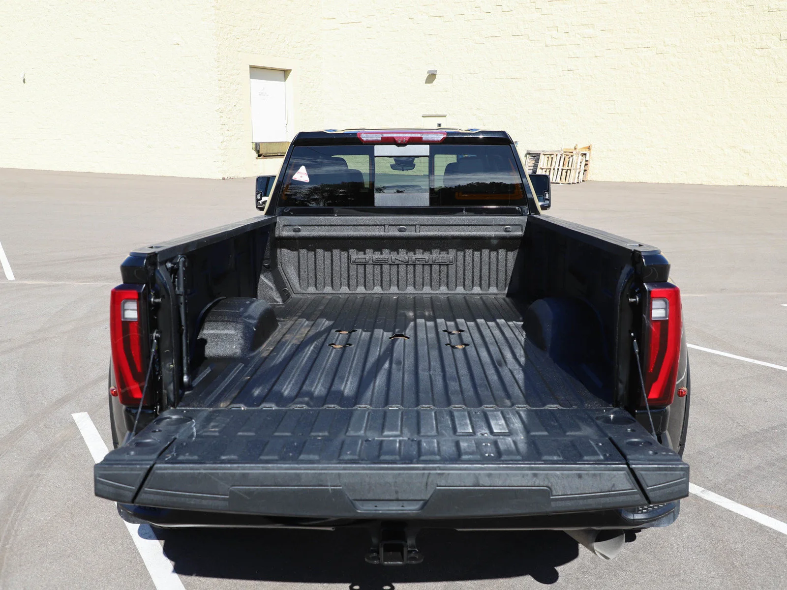Used 2024 Onyx Black GMC Denali image 15
