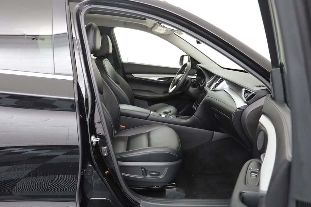 Used 2021 Black Obsidian INFINITI LUXE image 20