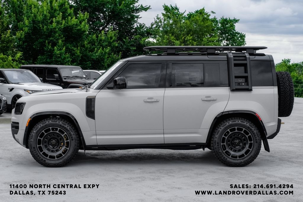 New 2026 Borasco Grey Metallic Land Rover OCTA image 9