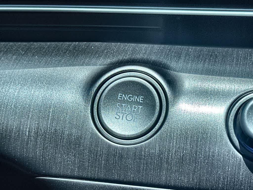 New 2027 Ecotronic Gray Pearl Hyundai SE FWD image 16