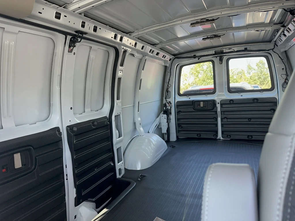 2025 Chevrolet Express Cargo Work Van - Photo 7