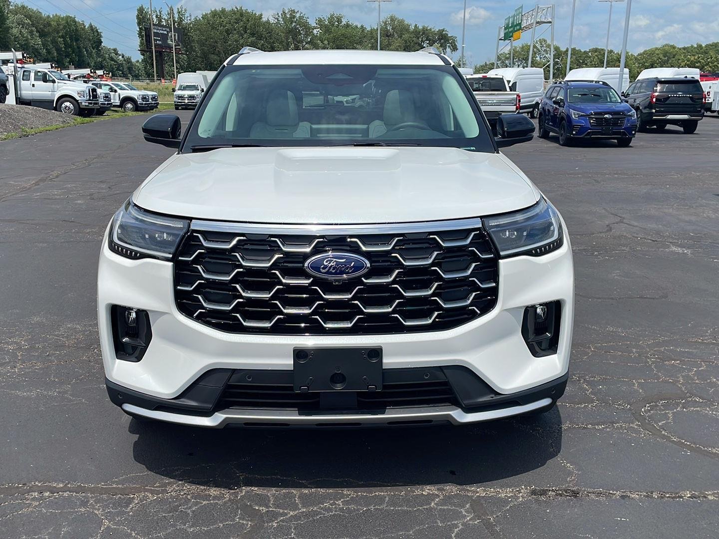 New 2026 Star White Metallic Tri-Coat Ford Platinum™ image 8