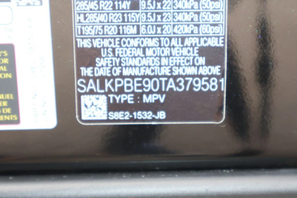 New 2026 Santorini Black Land Rover SE image 27