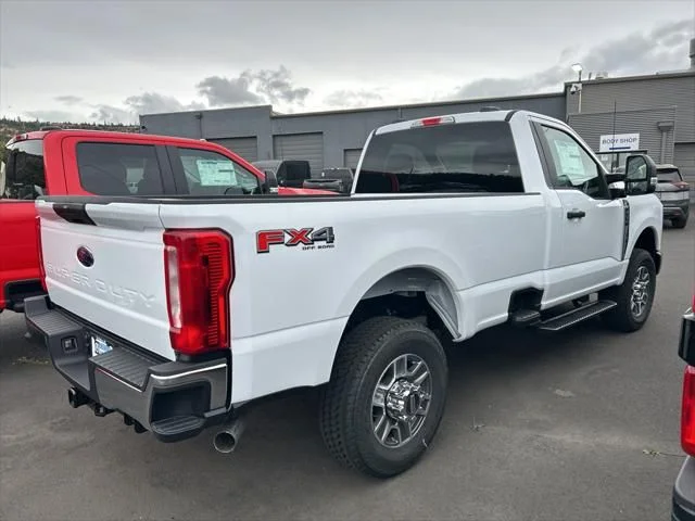 2025 Ford F-350 Super Duty XLT - Photo 6