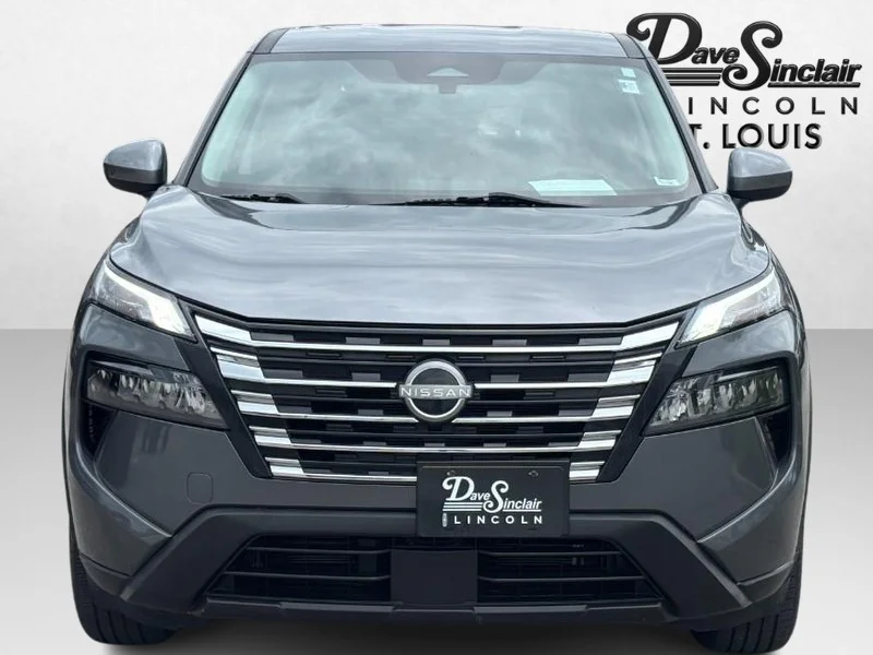 Used 2024 Gray Nissan SV image 8