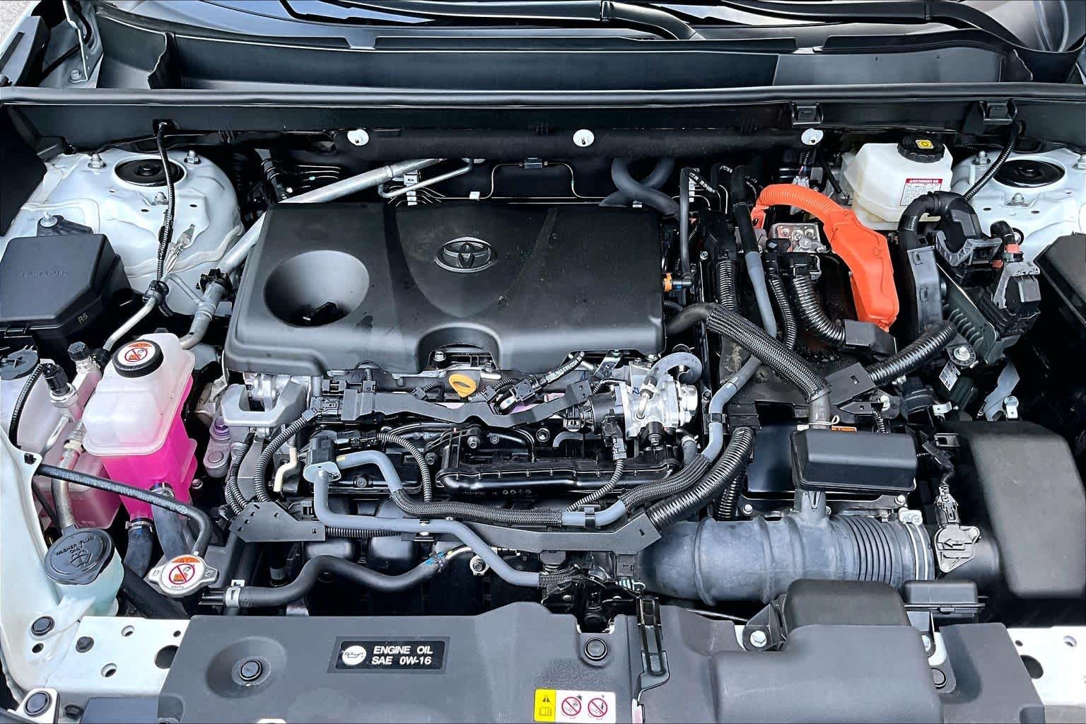 Used 2022 White Toyota Hybrid XLE image 32