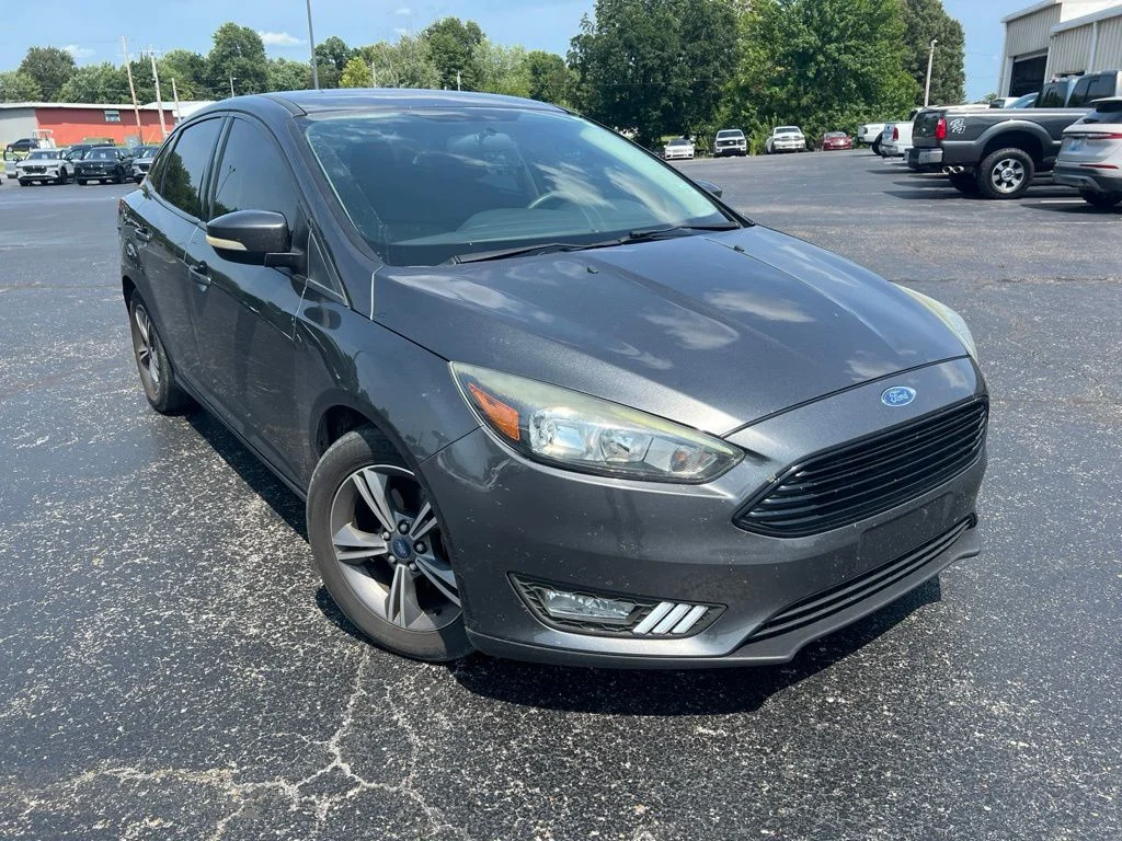 Used 2017 Gray Ford SE image 1