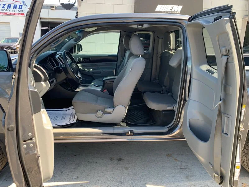 Used 2015 Gray Toyota Pickup 4D 6 ft image 25