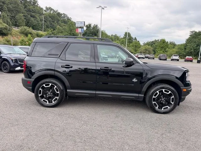 Used 2022 Black Ford Outer Banks image 14