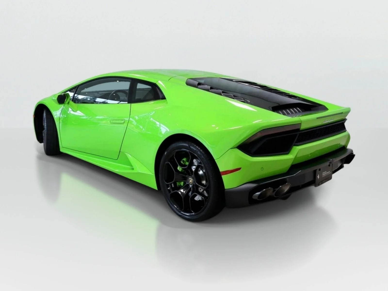 Used 2018 Verde Mantis Pearl Effect Lamborghini  image 3