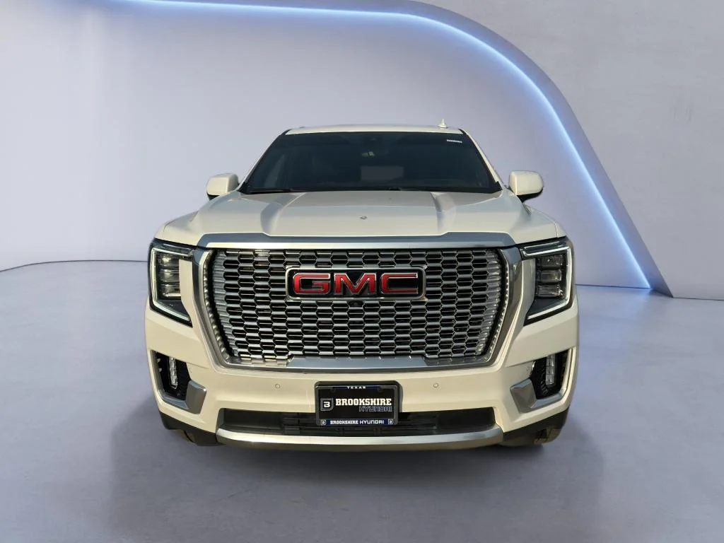Used 2021 White Frost Tricoat GMC Denali image 2