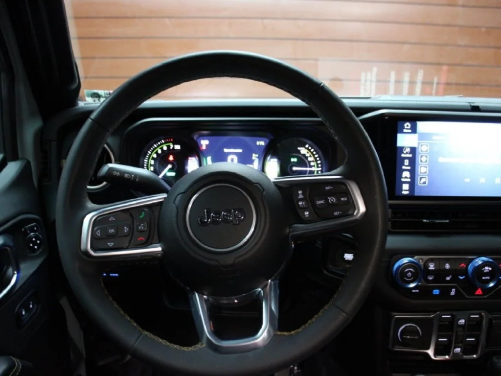 Used 2024 Earl Clearcoat Jeep Sahara 4xe image 19