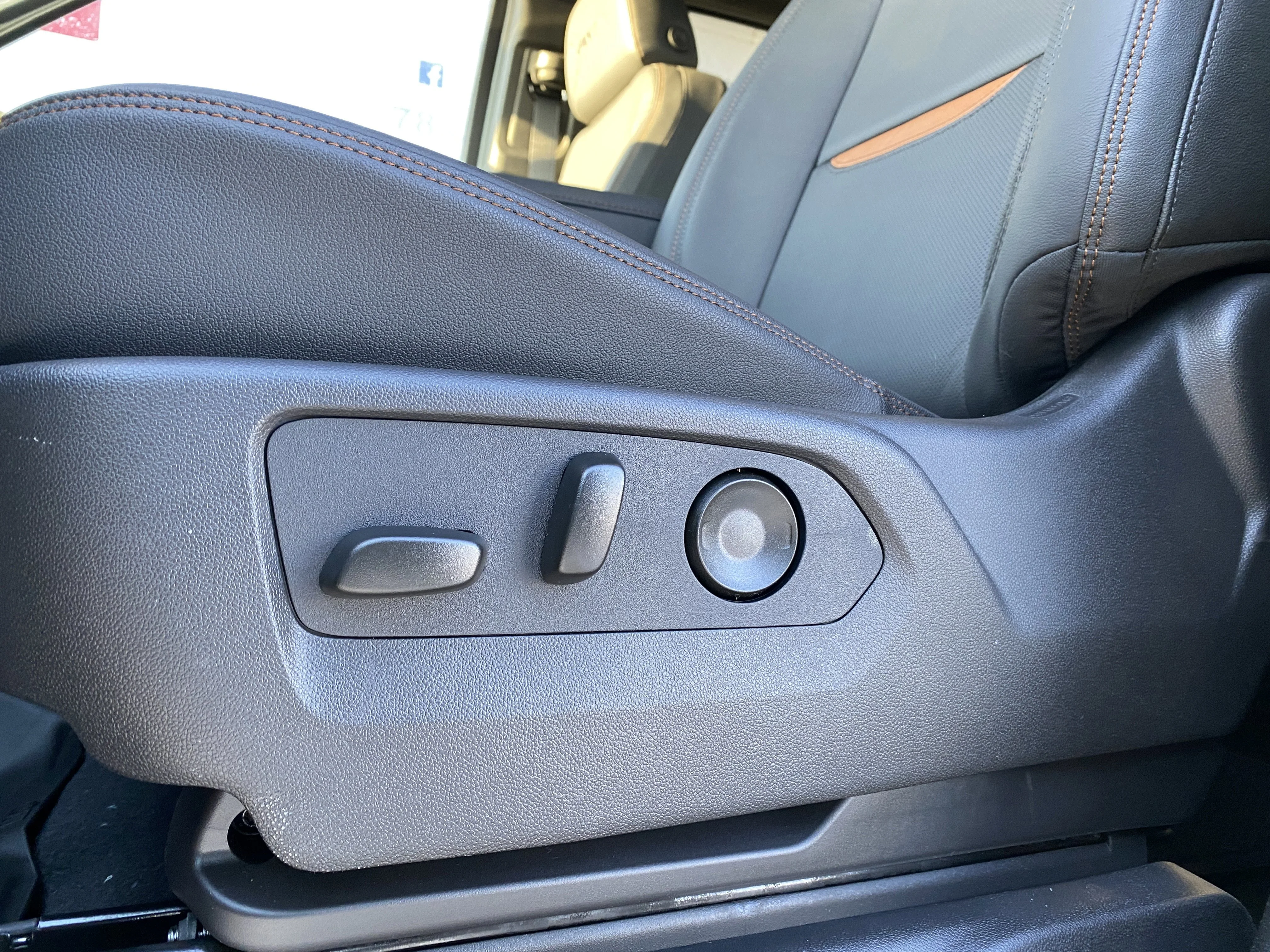 New 2026 ONYX BLACK GMC AT4 image 28