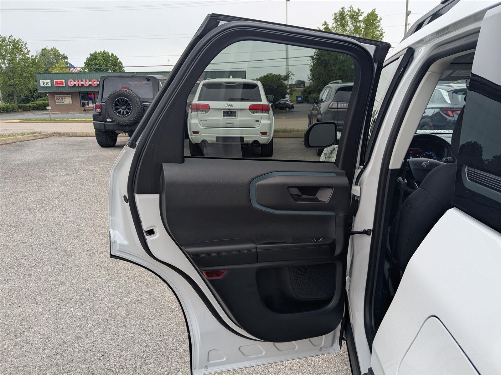 Used 2023 Oxford White Ford Badlands image 22