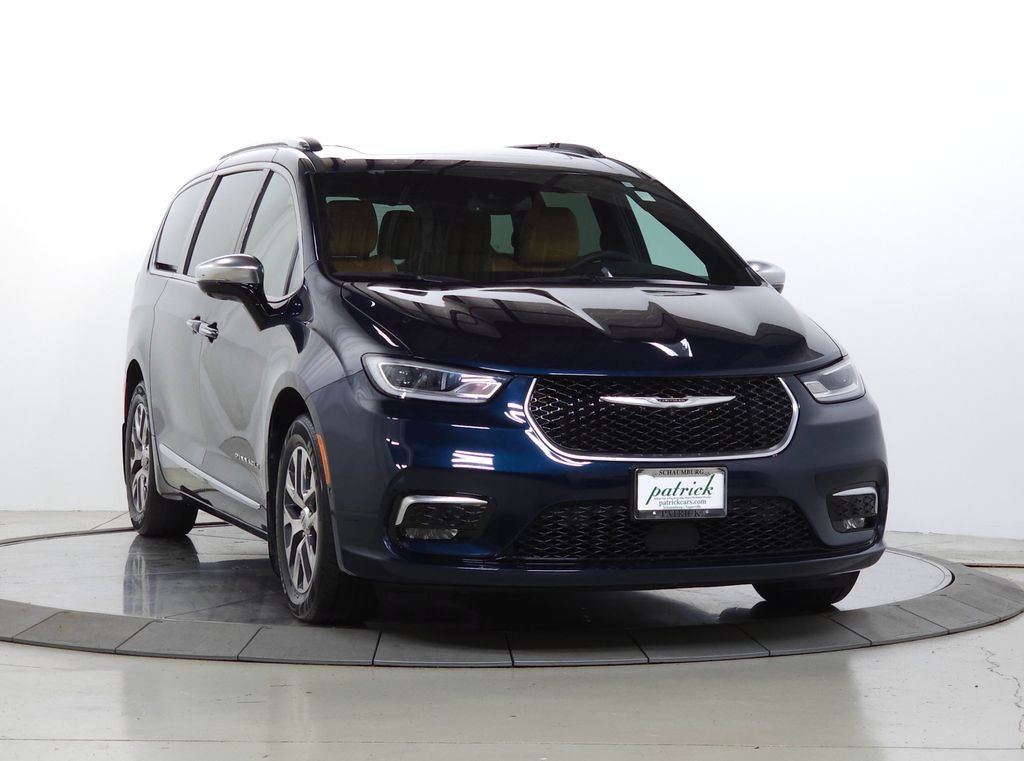 2023 Chrysler Pacifica Hybrid Pinnacle Hybrid's photo