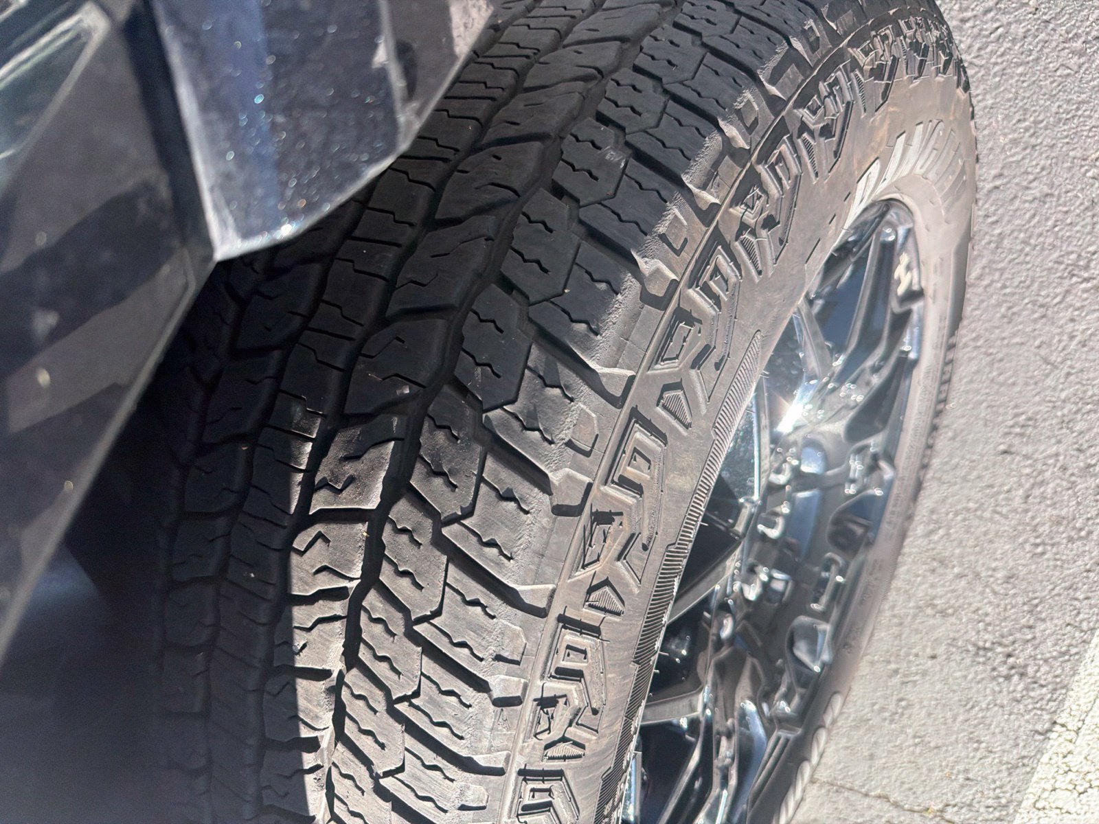 Used 2024 Meteorite Metallic (Gray) GMC 2X image 5