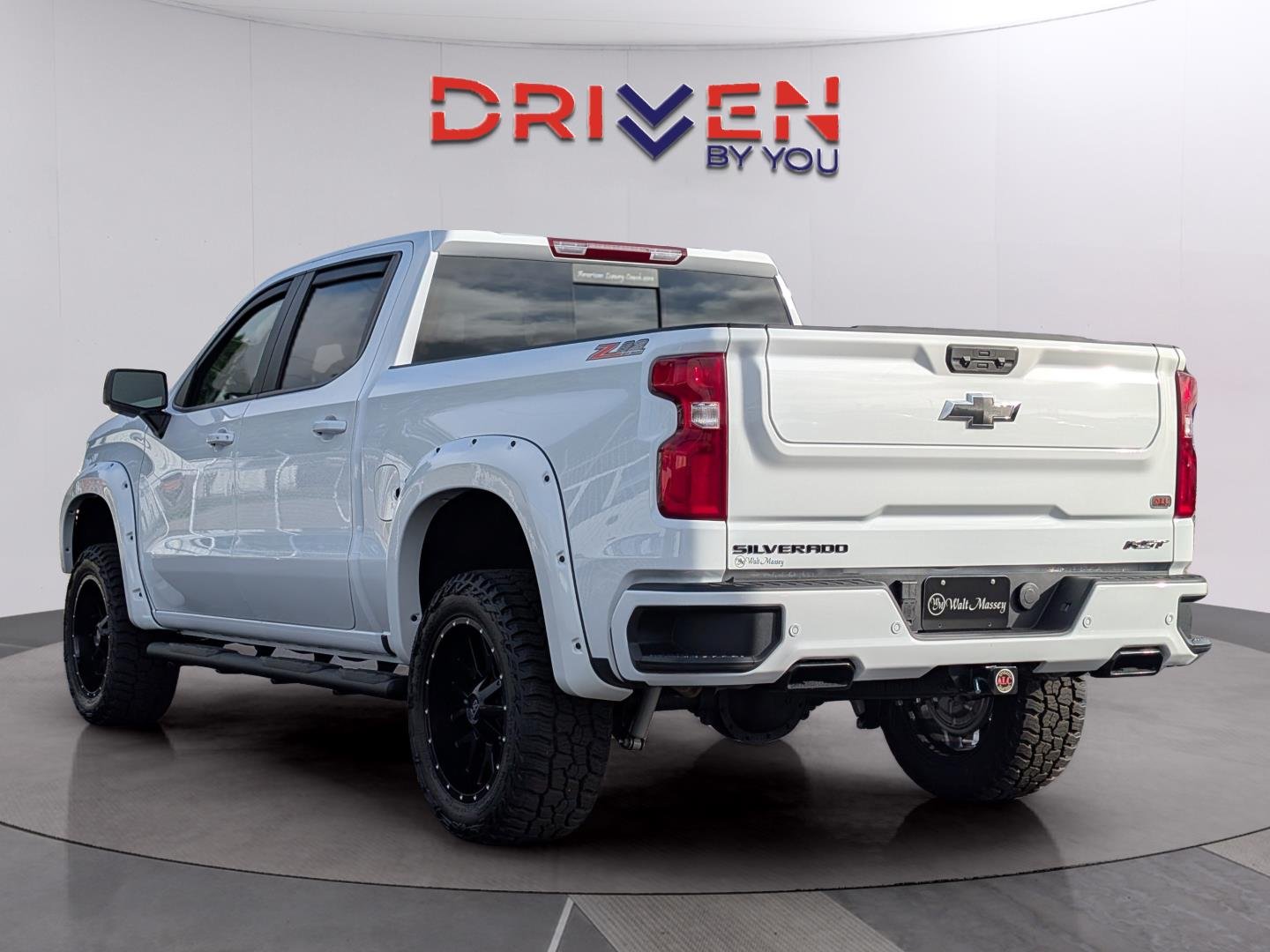 New 2026 Summit White Chevrolet RST image 3