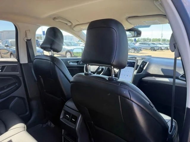 Used 2022 Black Ford SEL image 46