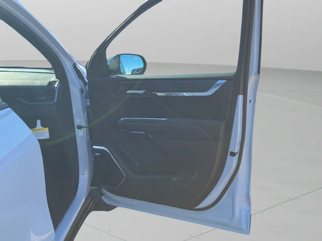 New 2026 Glacier White Tricoat GMC Elevation image 29