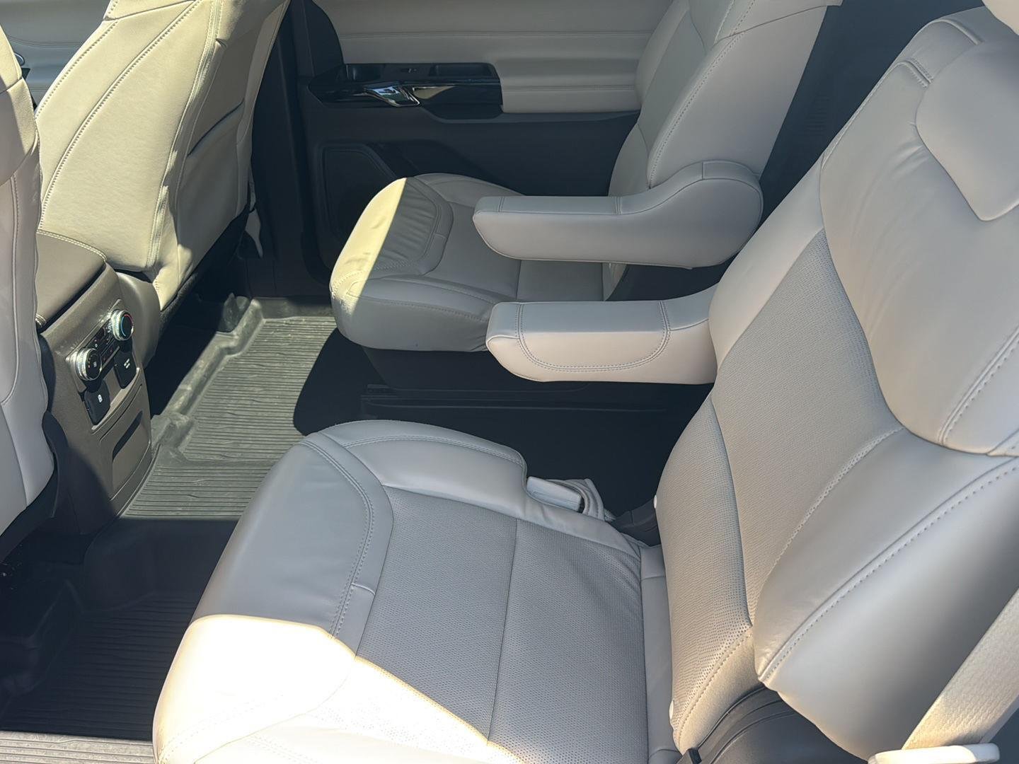 Used 2023 Star White Metallic Tri-Coat Ford Platinum image 7