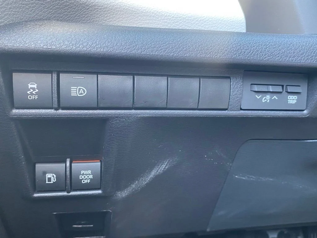 Used 2025 Silver Toyota XLE image 27