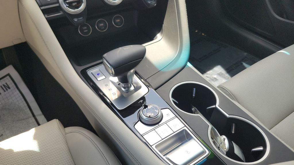 2023 GENESIS G70 Standard - Photo 14