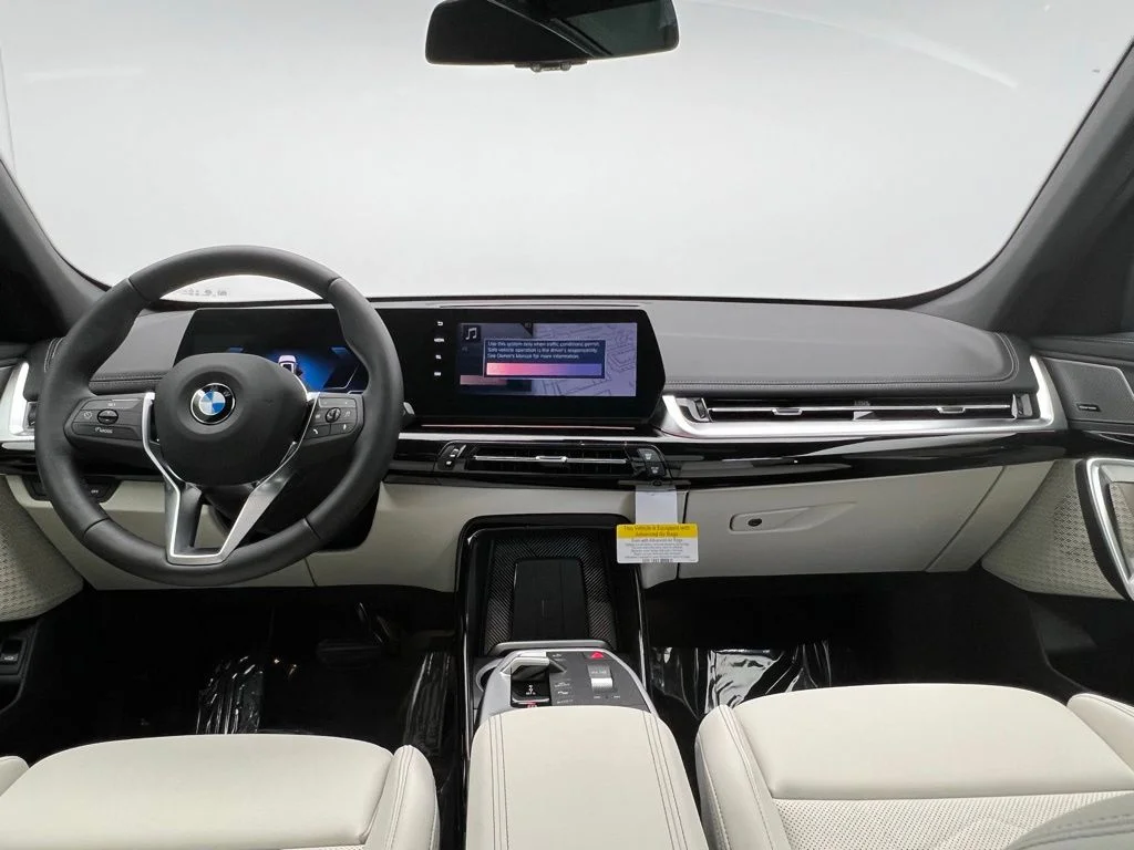 New 2026 Mineral White Metallic BMW xDrive28i image 10