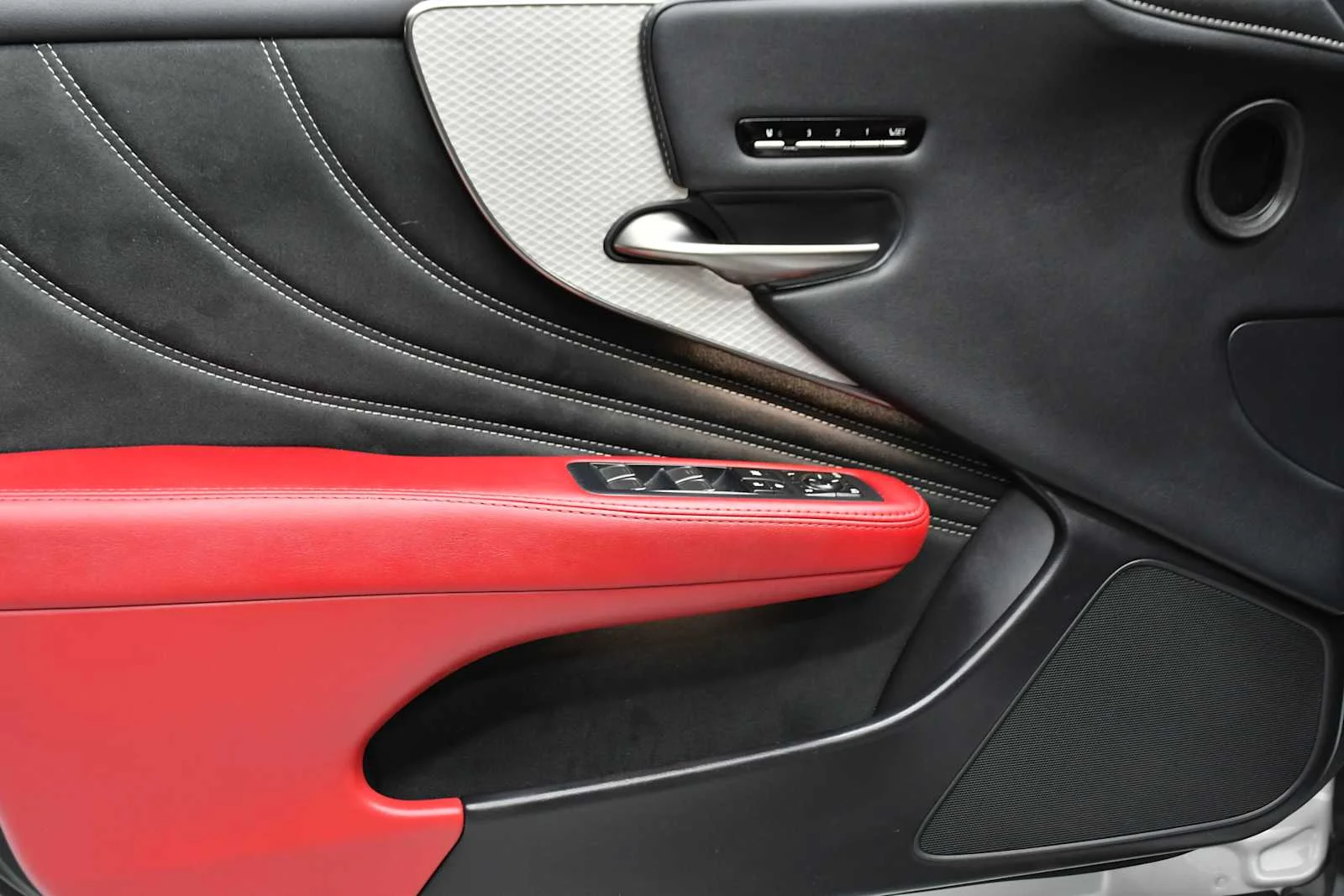 Used 2018 Liquid Platinum Lexus  image 14