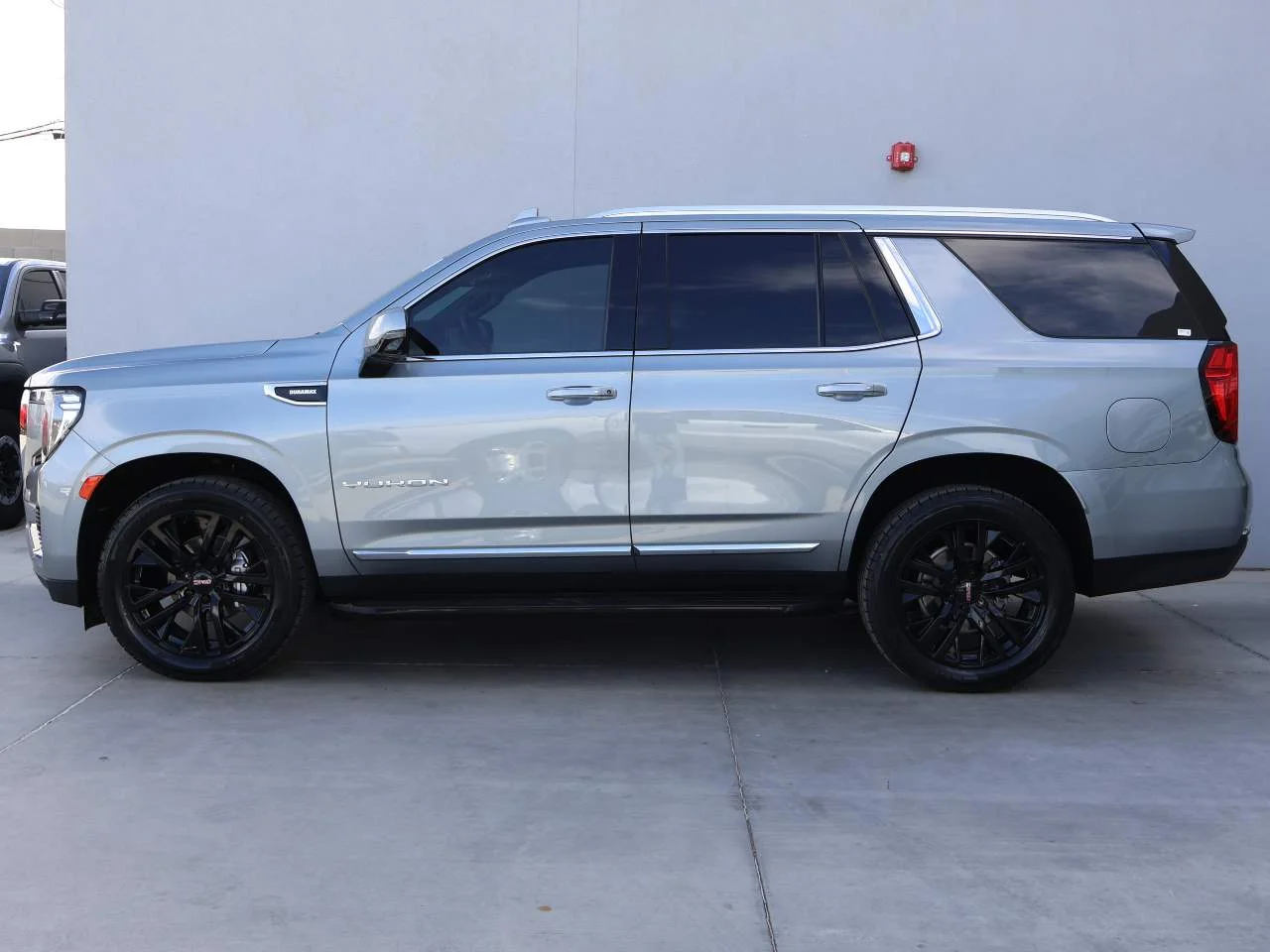 Used 2023 Sterling Metallic GMC SLT image 2