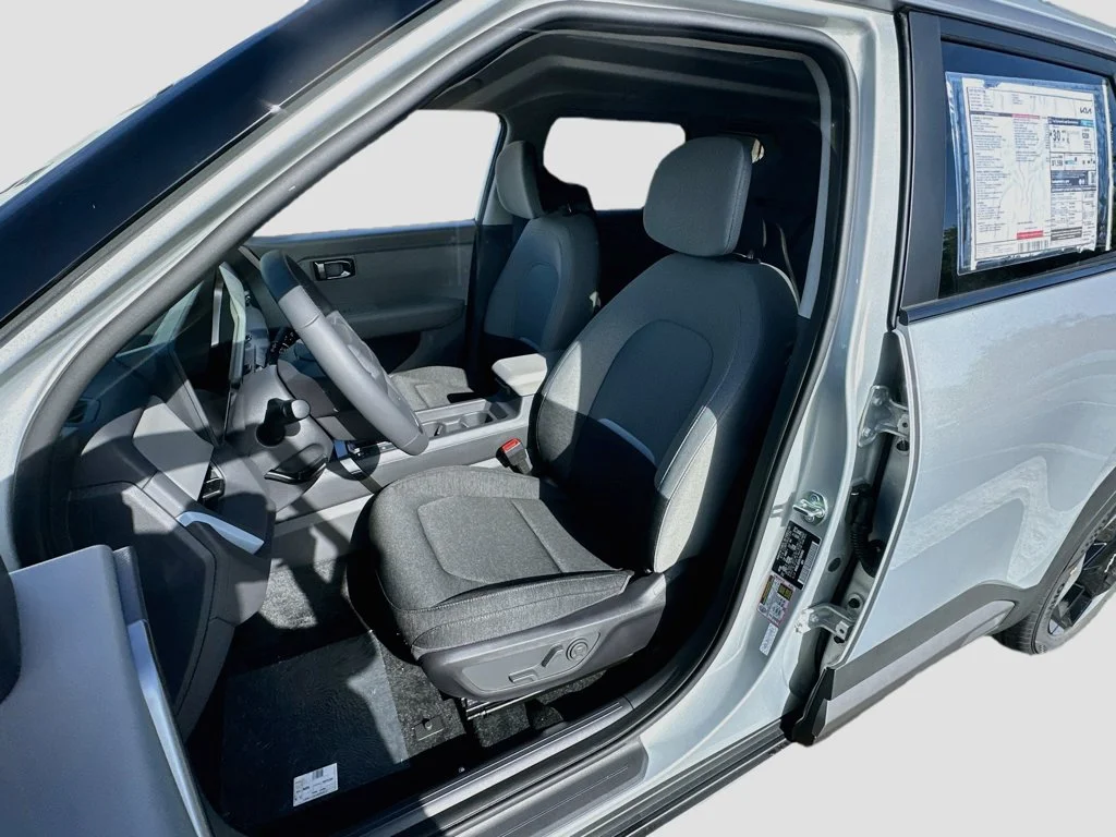 New 2027 Ivory Silver Kia S image 19